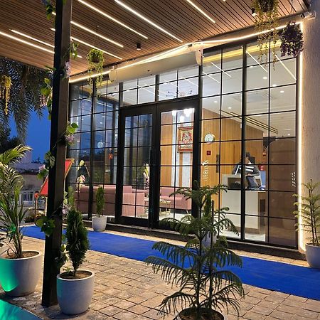 Hotel Three Seasons Vrindāvan Eksteriør bilde