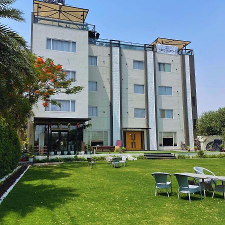 Hotel Three Seasons Vrindāvan Eksteriør bilde