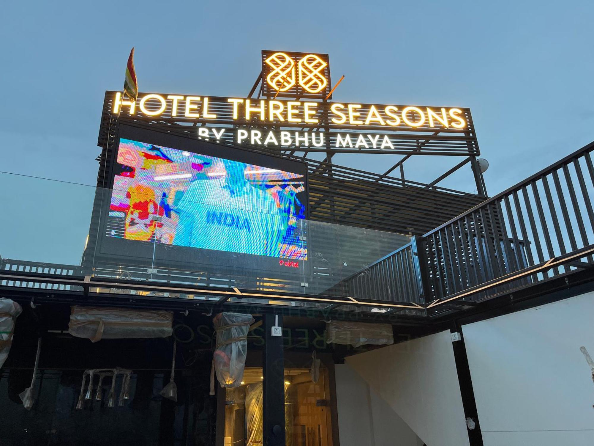 Hotel Three Seasons Vrindāvan Eksteriør bilde