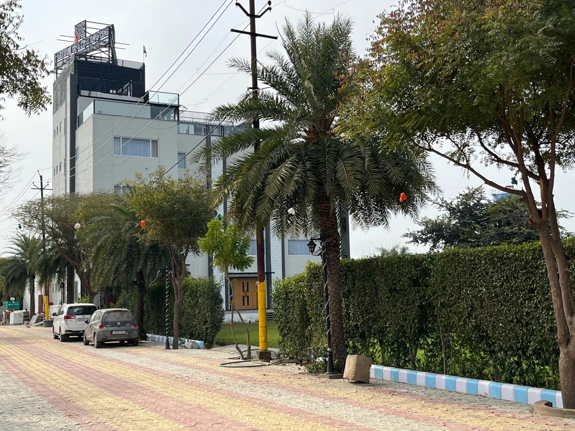 Hotel Three Seasons Vrindāvan Eksteriør bilde