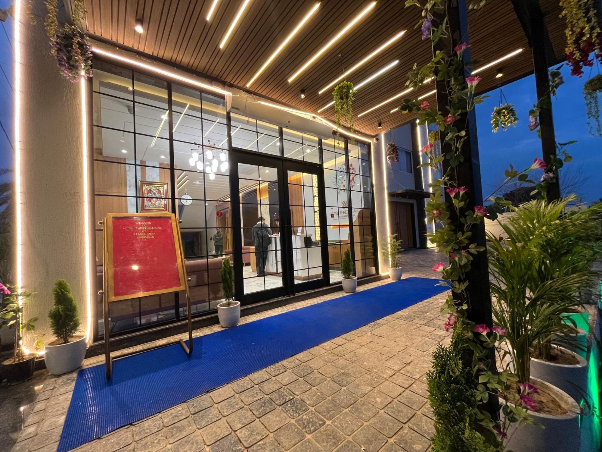 Hotel Three Seasons Vrindāvan Eksteriør bilde