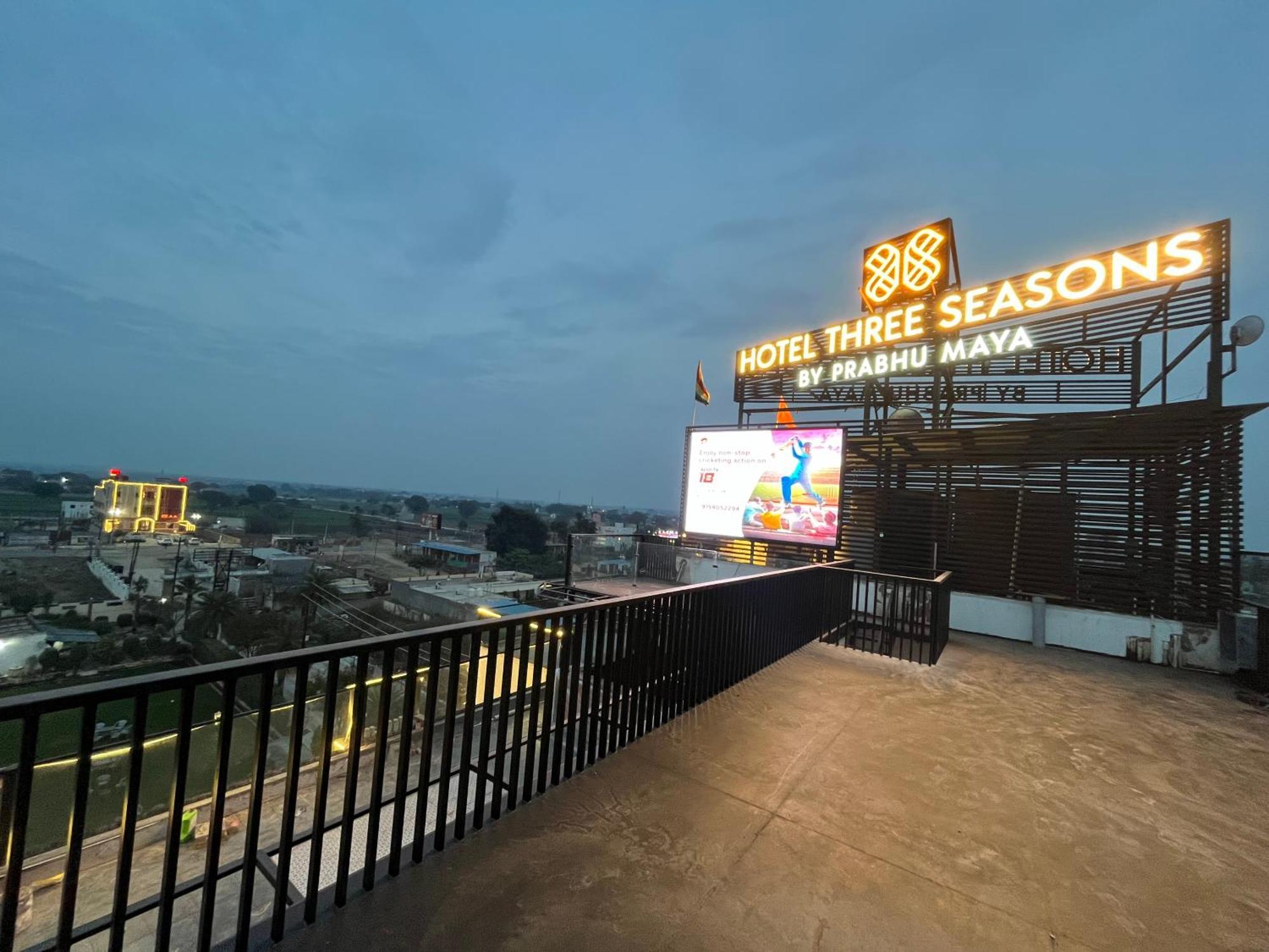 Hotel Three Seasons Vrindāvan Eksteriør bilde