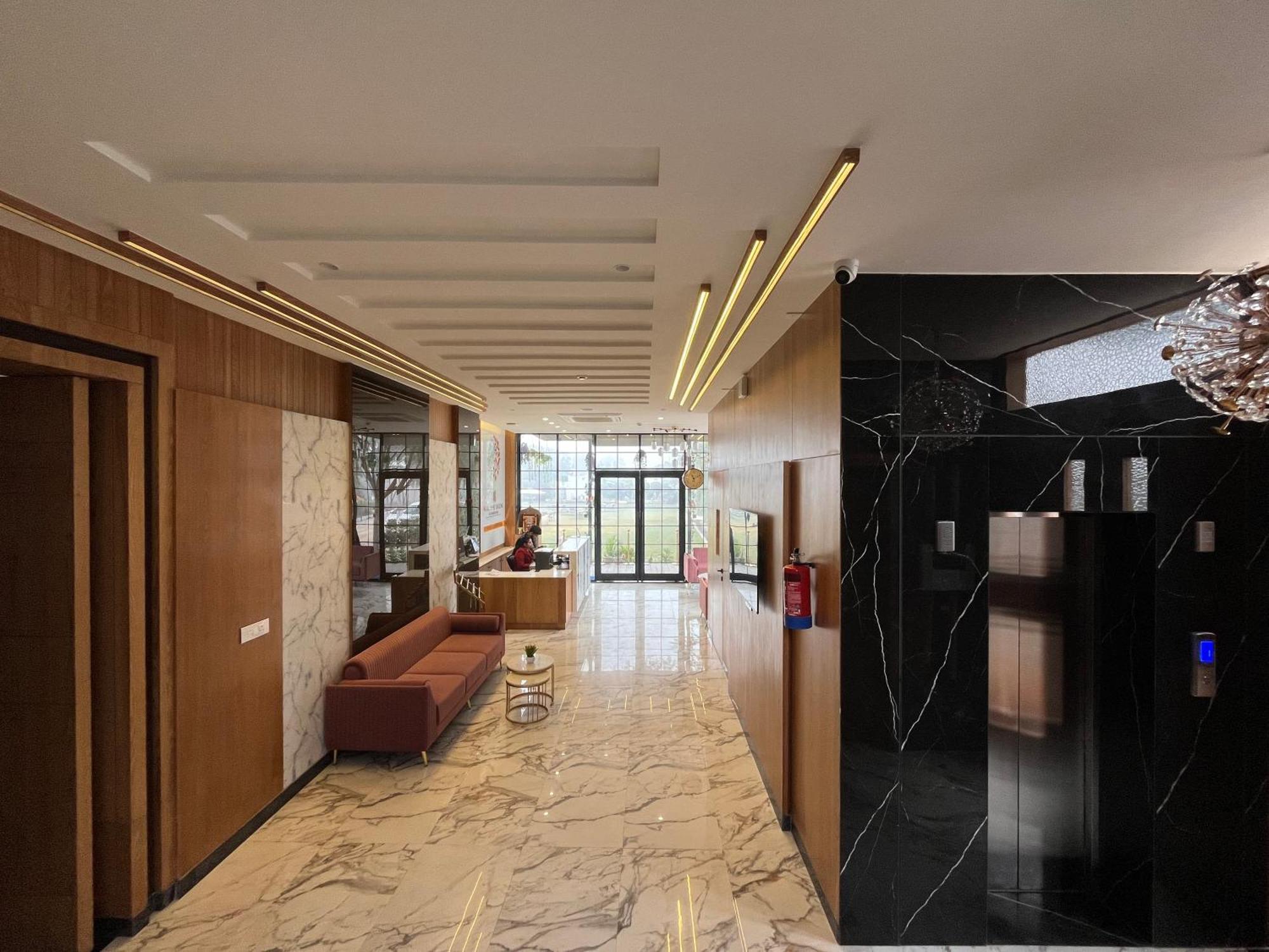 Hotel Three Seasons Vrindāvan Eksteriør bilde