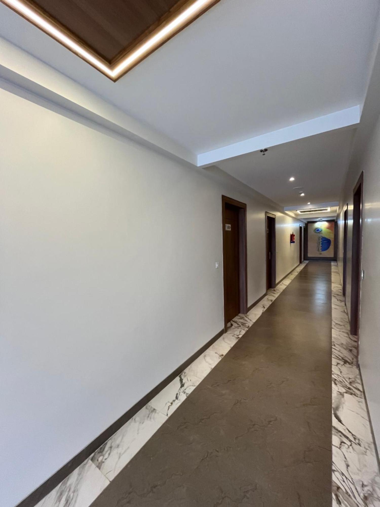 Hotel Three Seasons Vrindāvan Eksteriør bilde