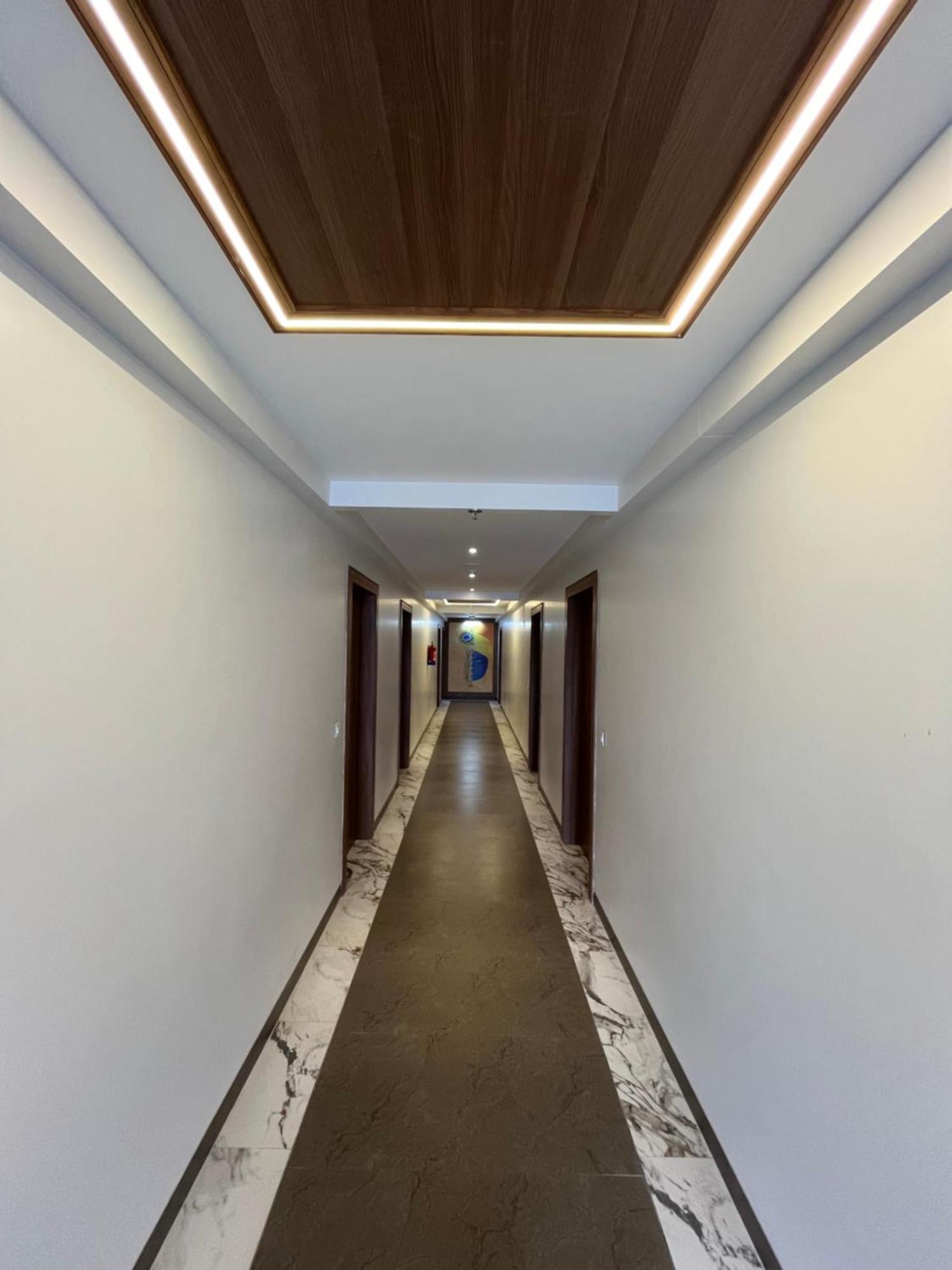 Hotel Three Seasons Vrindāvan Eksteriør bilde
