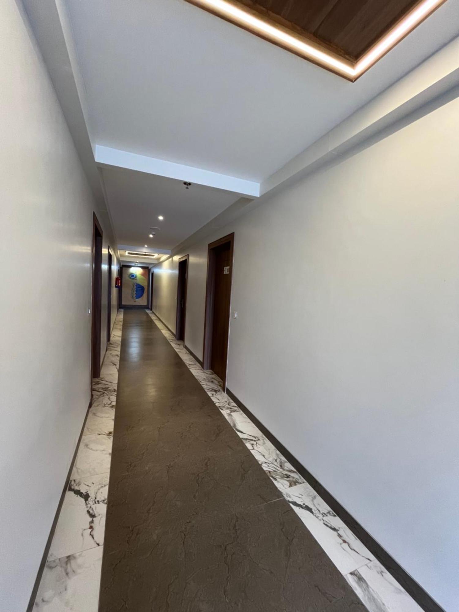 Hotel Three Seasons Vrindāvan Eksteriør bilde