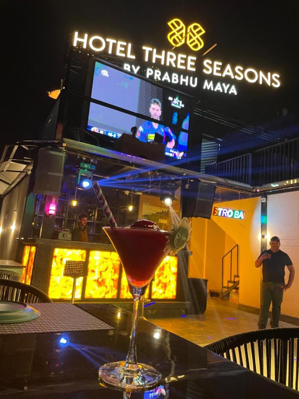 Hotel Three Seasons Vrindāvan Eksteriør bilde