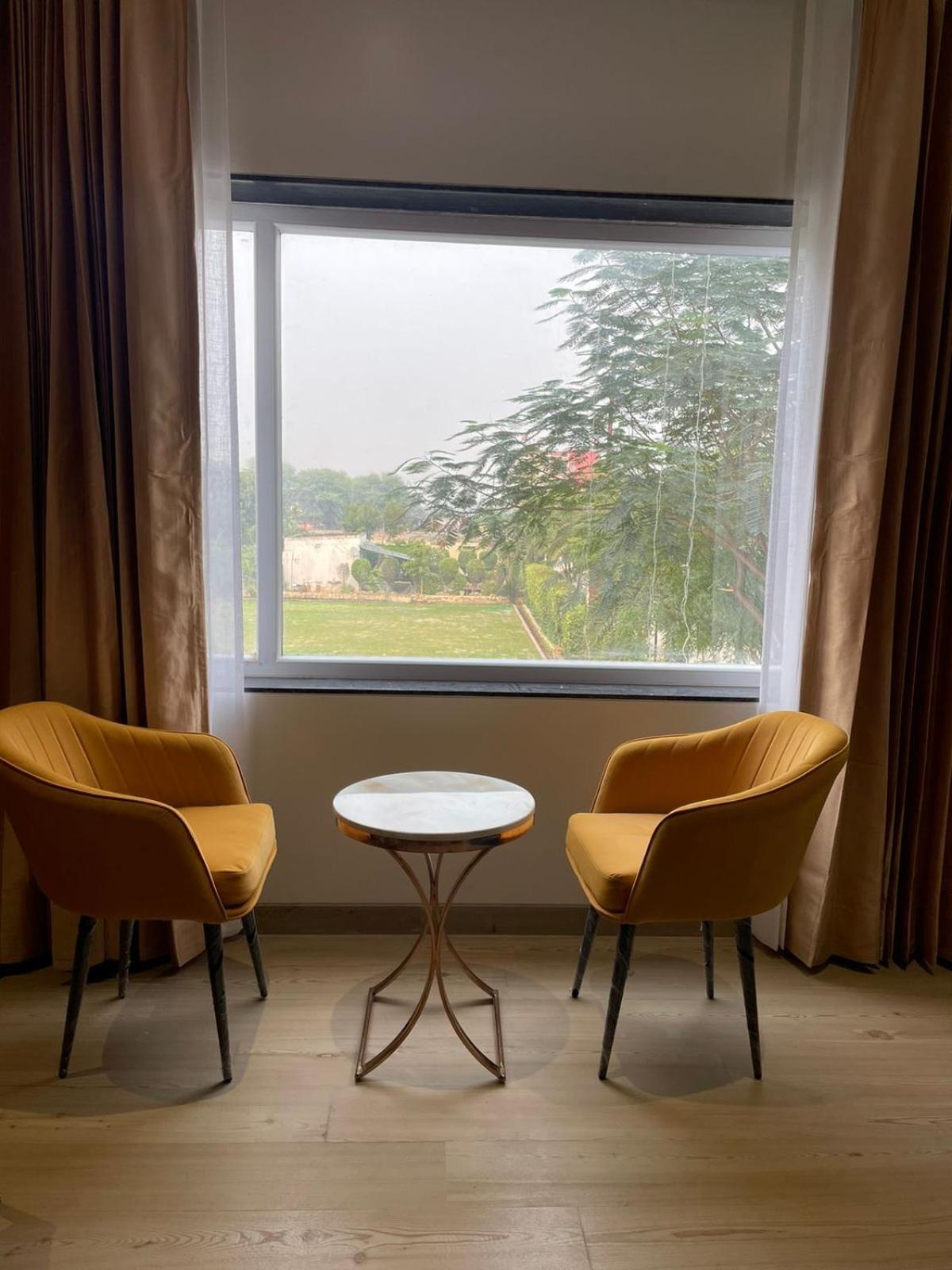 Hotel Three Seasons Vrindāvan Eksteriør bilde