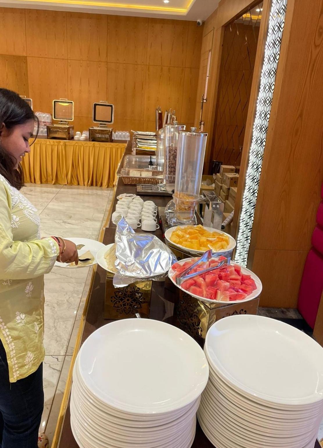 Hotel Three Seasons Vrindāvan Eksteriør bilde