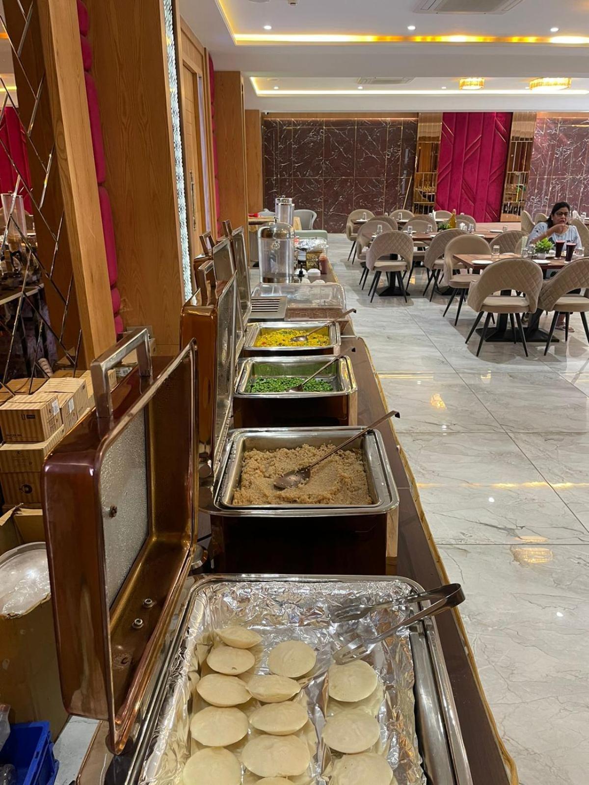 Hotel Three Seasons Vrindāvan Eksteriør bilde