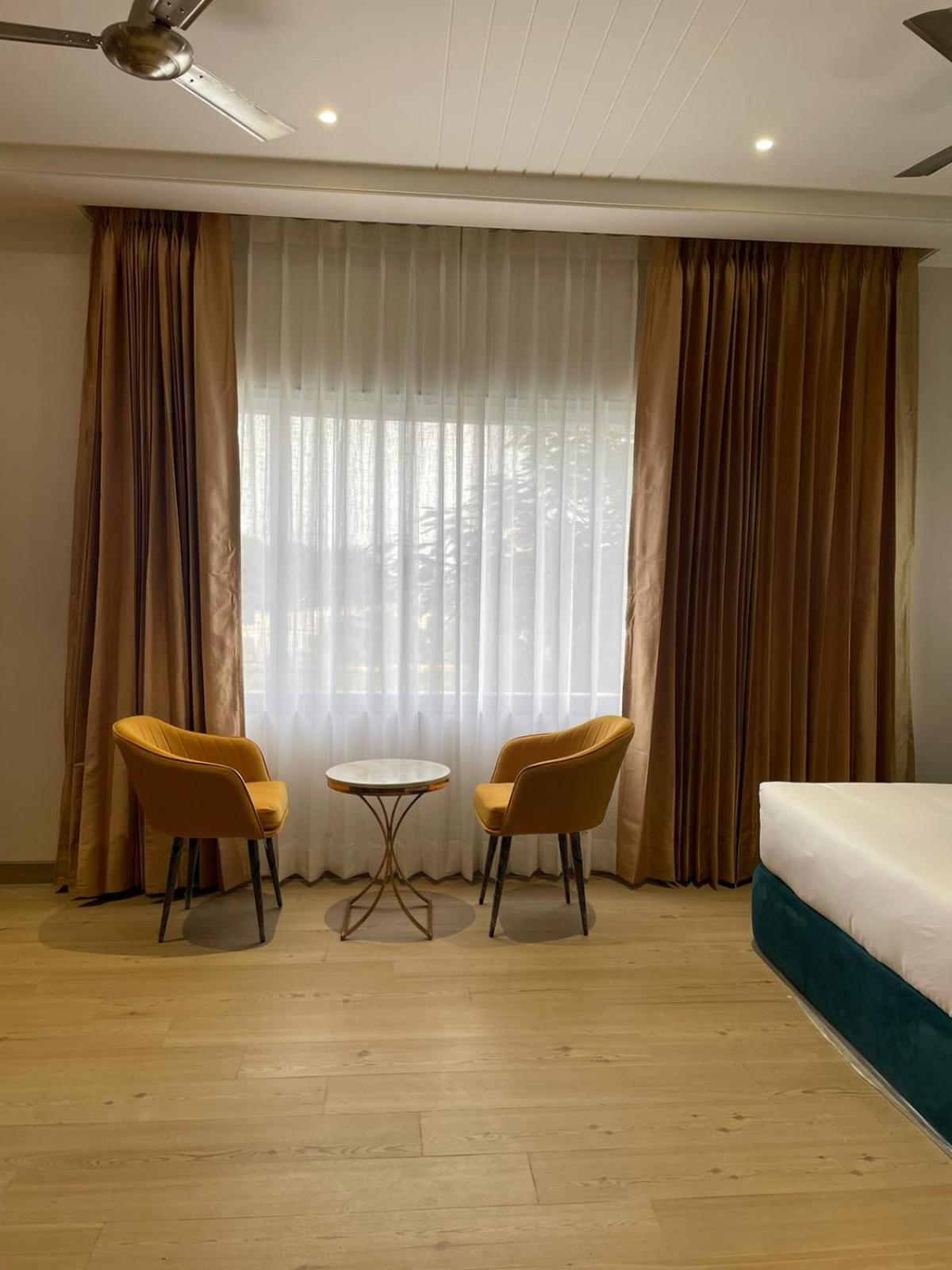Hotel Three Seasons Vrindāvan Eksteriør bilde