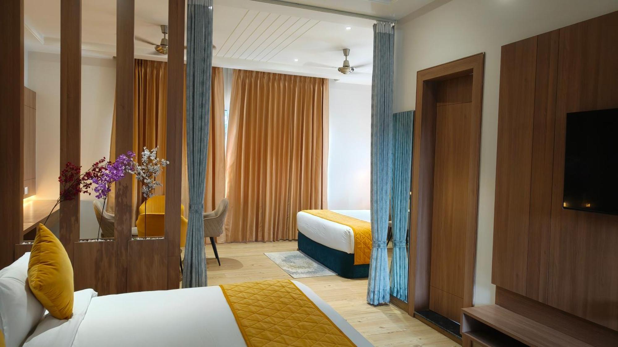 Hotel Three Seasons Vrindāvan Eksteriør bilde