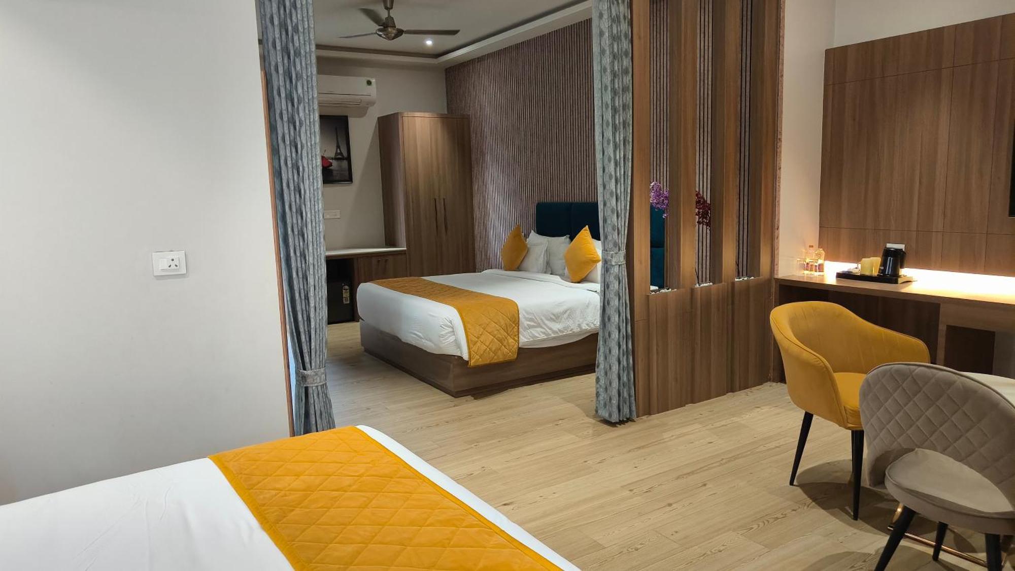 Hotel Three Seasons Vrindāvan Eksteriør bilde