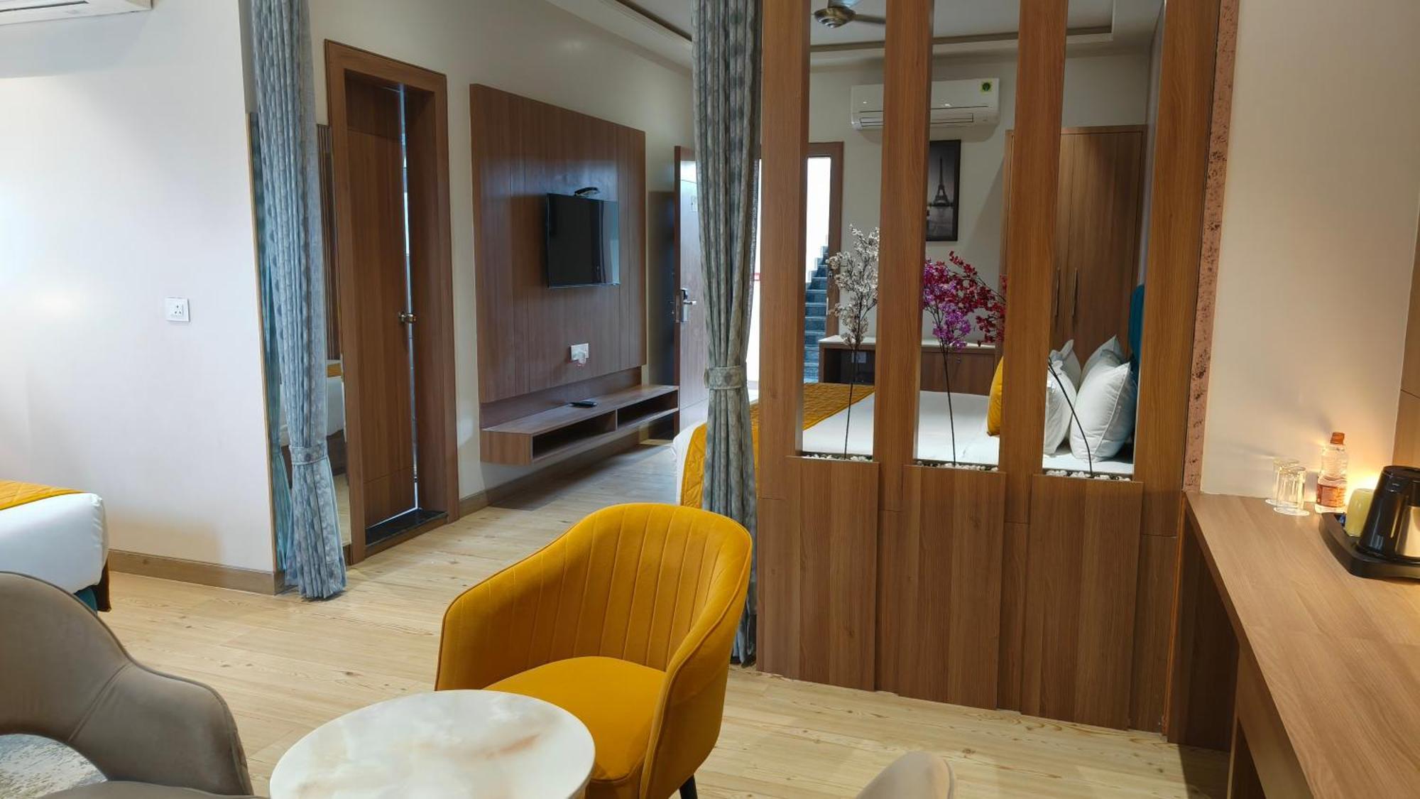 Hotel Three Seasons Vrindāvan Eksteriør bilde