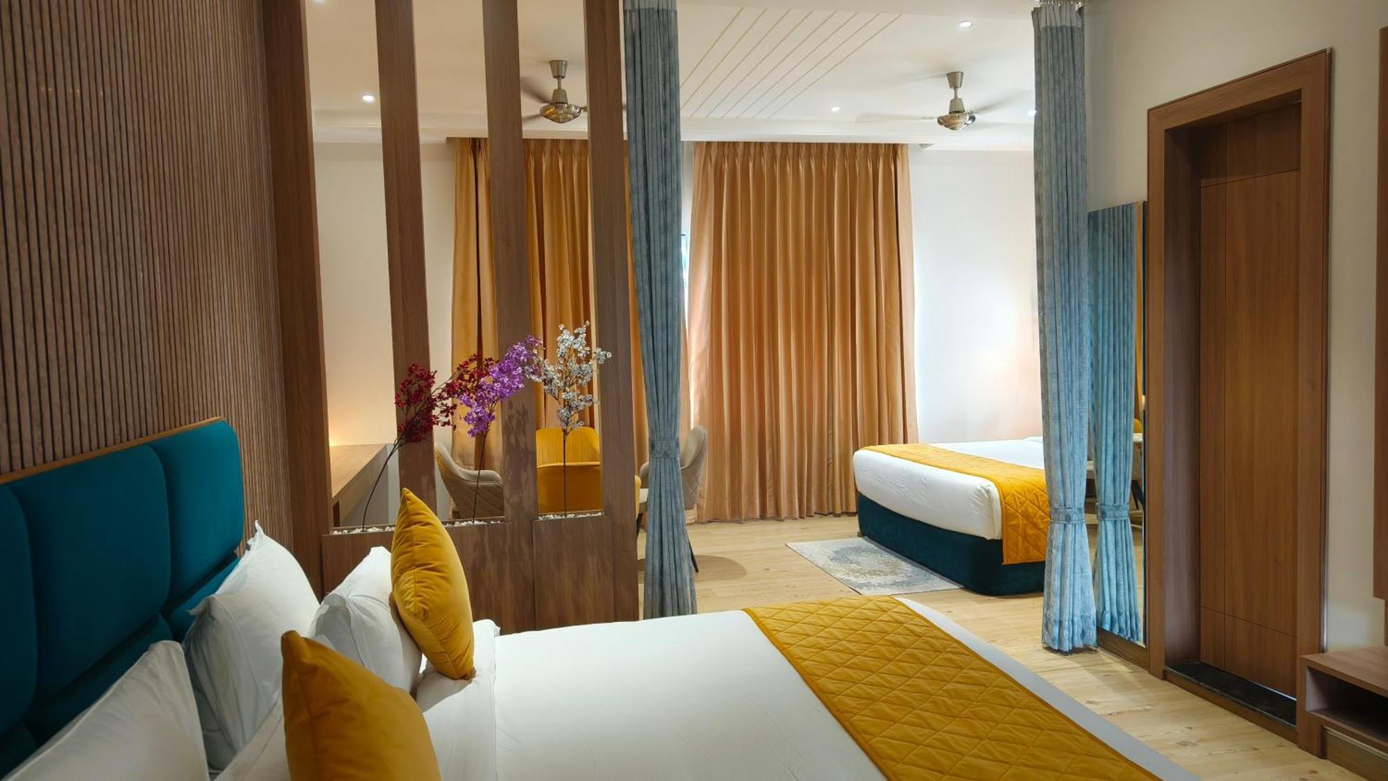 Hotel Three Seasons Vrindāvan Eksteriør bilde