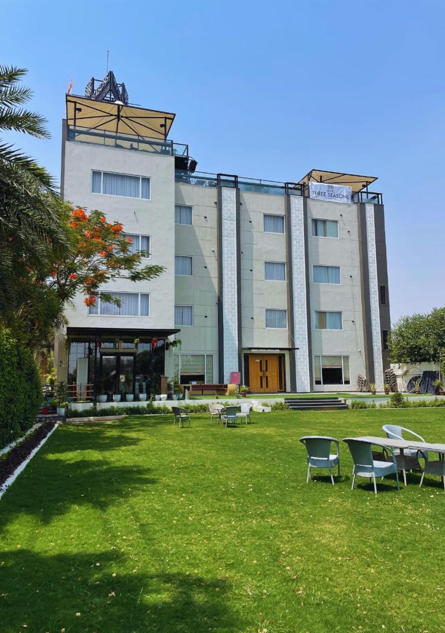 Hotel Three Seasons Vrindāvan Eksteriør bilde